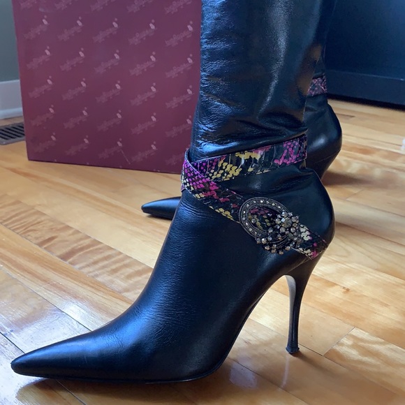 Italian Leather Boots with Brooch - Picture 4 of 16